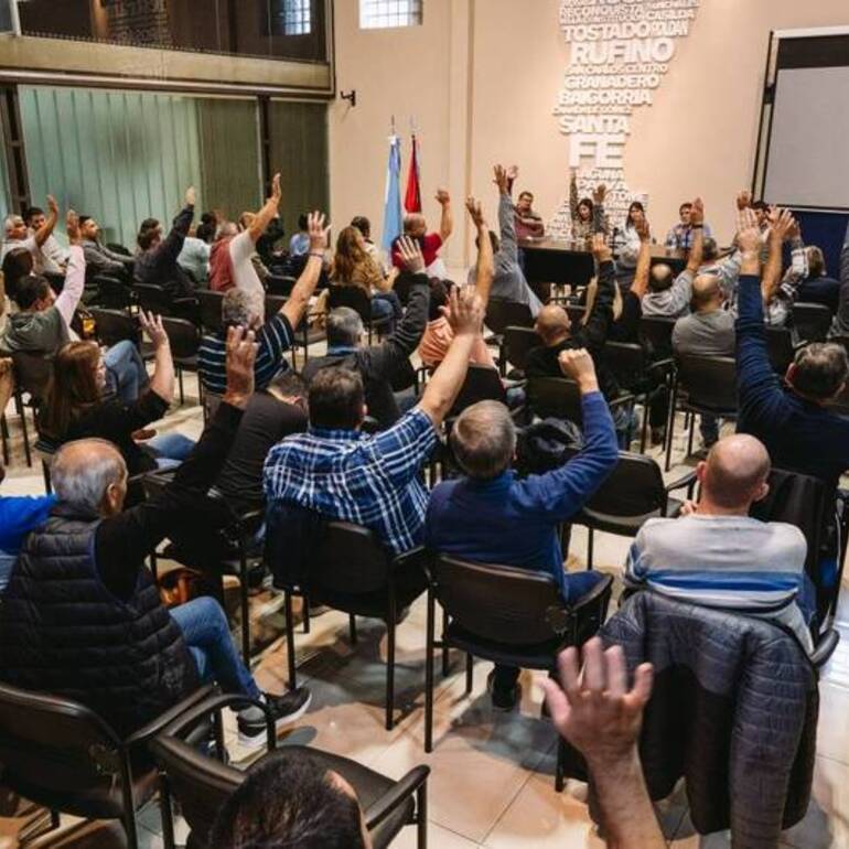 Imagen de Municipales lanzan un fuerte plan de lucha: Paro de 48 horas y cortes de ruta en toda la provincia