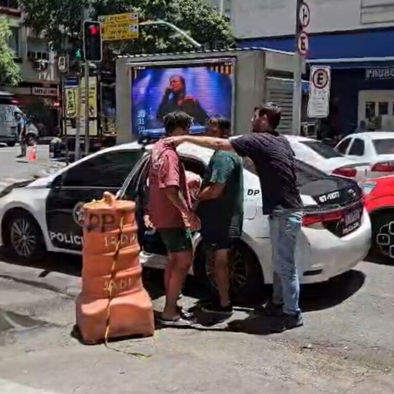 Imagen de Esc&aacute;ndalo en Brasil: dos turistas argentinos detenidos por robar whisky de lujo en un s&uacute;per de Copacabana