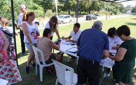 Imagen de Realizaron una nueva jornada de relevamiento de escrituras en el barrio Santa Rita