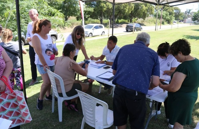 Imagen de Realizaron una nueva jornada de relevamiento de escrituras en el barrio Santa Rita