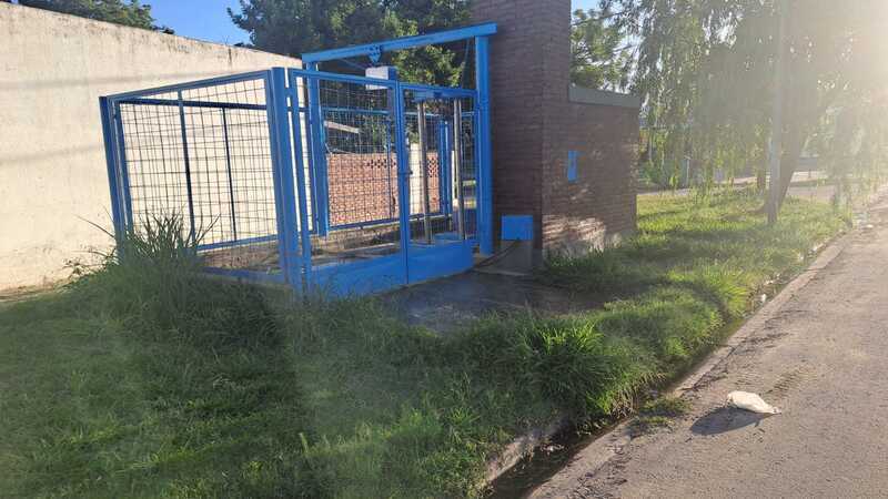 Imagen de Rotura en la estaci&oacute;n elevadora de cloacas en el ingreso al Barrio G&uuml;emes: el Municipio trabaja en una reparaci&oacute;n de fondo