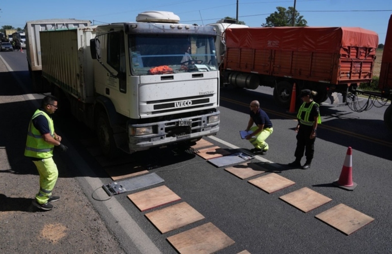 Imagen de Pueblo Esther: Provincia lanz&oacute; en la vecina ciudad controles intensivos en transporte de carga