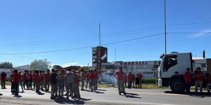 Imagen de Conflicto en Vassalli: trabajadores retoman las protestas tras denunciar incumplimientos de la empresa