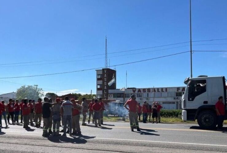 Imagen de Conflicto en Vassalli: trabajadores retoman las protestas tras denunciar incumplimientos de la empresa