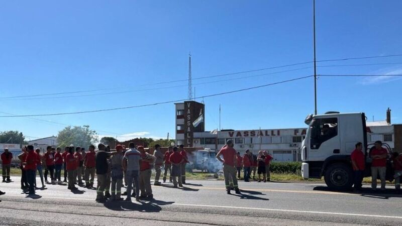Imagen de Conflicto en Vassalli: trabajadores retoman las protestas tras denunciar incumplimientos de la empresa