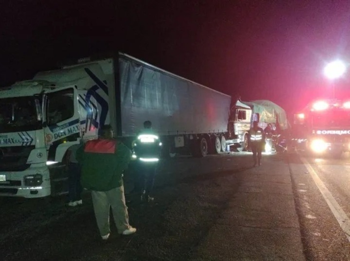 Imagen de Choque m&uacute;ltiple en la autopista a la altura de Fighiera: dos personas con lesiones leves