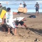 Imagen de Se pudri&oacute; todo: batalla campal entre churreros y vendedores en la playa de Mar Azul