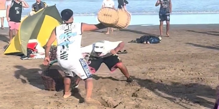 Imagen de Se pudri&oacute; todo: batalla campal entre churreros y vendedores en la playa de Mar Azul