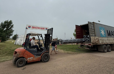 Imagen de Hockey Talleres: lleg&oacute; el c&eacute;sped sint&eacute;tico para la cancha y la obra contin&uacute;a