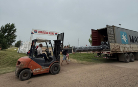Imagen de Hockey Talleres: lleg&oacute; el c&eacute;sped sint&eacute;tico para la cancha y la obra contin&uacute;a