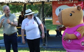 Imagen de �Capi�, la mascota de los Juegos Suramericanos 2026, visit&oacute; la Escuela de Verano