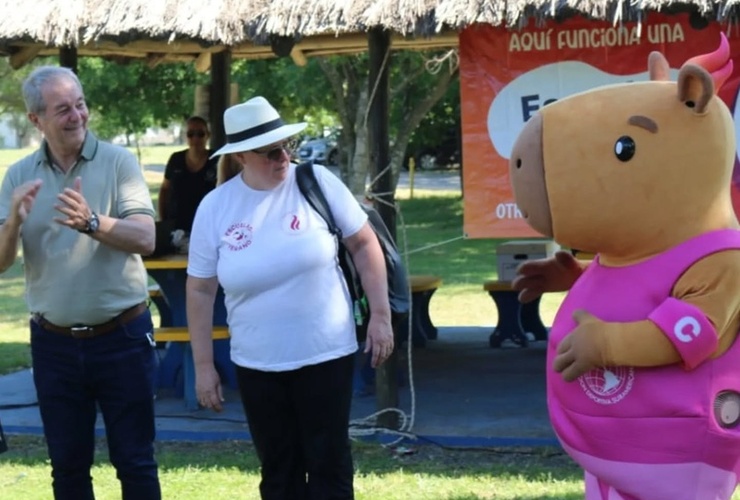Imagen de �Capi�, la mascota de los Juegos Suramericanos 2026, visit&oacute; la Escuela de Verano