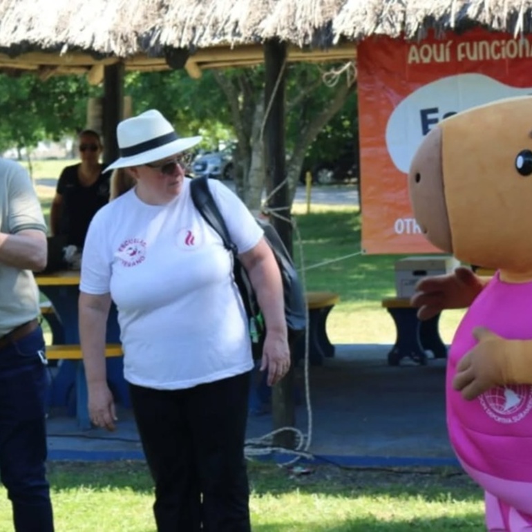 Imagen de �Capi�, la mascota de los Juegos Suramericanos 2026, visit&oacute; la Escuela de Verano