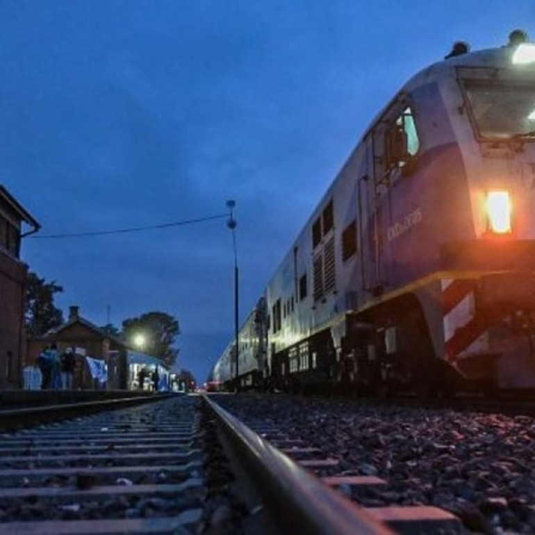 Imagen de El tren Buenos Aires�Rosario ajusta horarios y extiende el tiempo de viaje