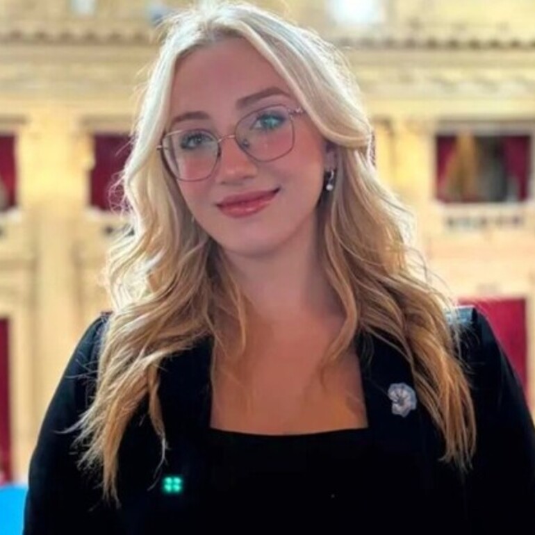 Imagen de Esc&aacute;ndalo y sanci&oacute;n hist&oacute;rica: la funcionaria libertaria que choc&oacute; ebria no podr&aacute; tramitar su licencia en Santa Fe