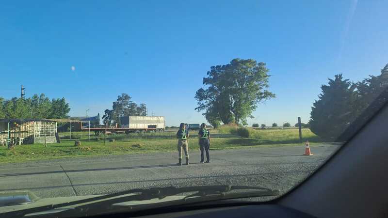 Personal de Control Urbano en el acceso autopista.