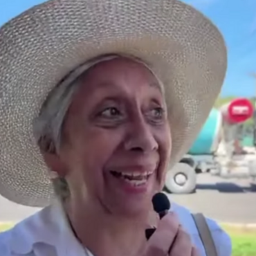 Maria Cristina Ibarra hoy juntando firmas en el ingreso de zona norte de la ciudad