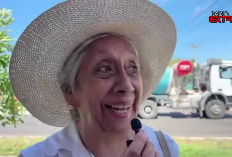 Maria Cristina Ibarra hoy juntando firmas en el ingreso de zona norte de la ciudad