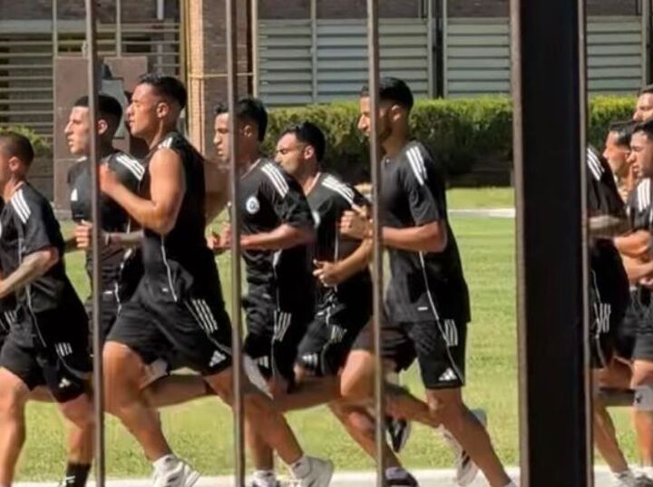 Imagen de El club de los Messi hace base en Funes: Leones FC traslada su pretemporada al predio que eligi&oacute; Bielsa