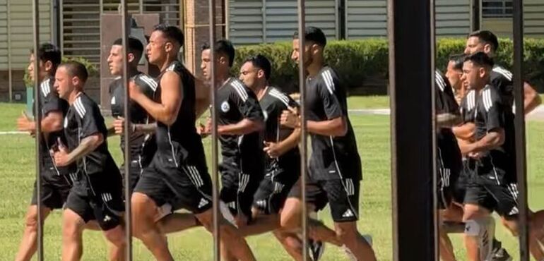 Imagen de El club de los Messi hace base en Funes: Leones FC traslada su pretemporada al predio que eligi&oacute; Bielsa
