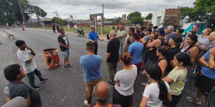 Imagen de Se cansaron, cortaron la ruta, obligaron a Tonelli a llegarse al lugar y consiguieron lo que quer&iacute;an