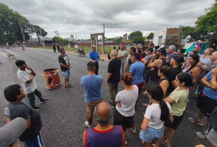 Imagen de Se cansaron, cortaron la ruta, obligaron a Tonelli a llegarse al lugar y consiguieron lo que quer&iacute;an
