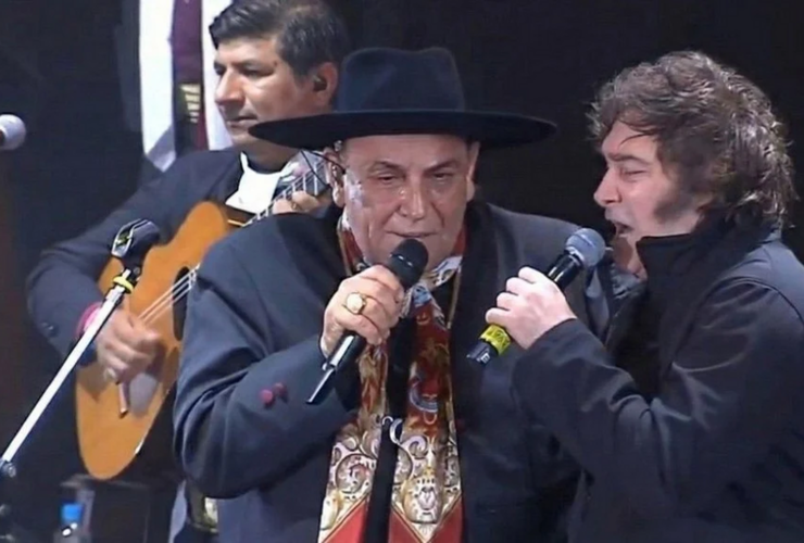 Imagen de Javier Milei revolucion&oacute; Jes&uacute;s Mar&iacute;a y cant&oacute; "Amor Salvaje" junto al Chaque&ntilde;o Palavecino