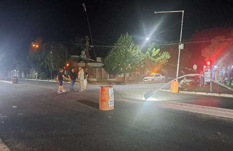 Imagen de Destrozos en Ruta 21: un cami&oacute;n derrib&oacute; cables, sem&aacute;foros y una columna