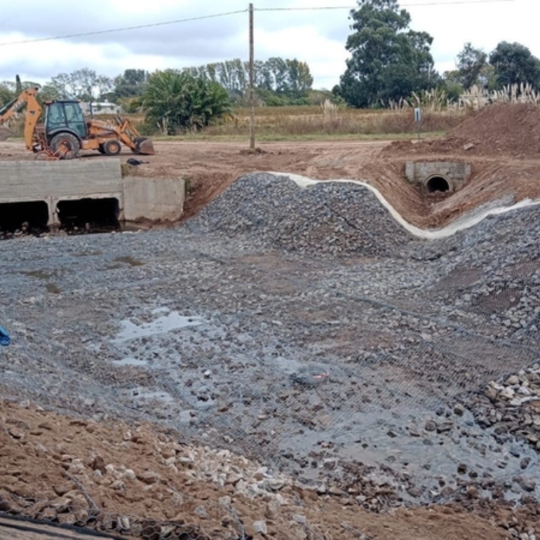Imagen de Plan h&iacute;drico en Santa Fe: la Provincia interviene en 100 localidades para mitigar inundaciones y sequ&iacute;as