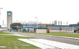 Imagen de Crisis automotriz: General Motors extender&aacute; los parates en su planta de Alvear durante todo el 2026