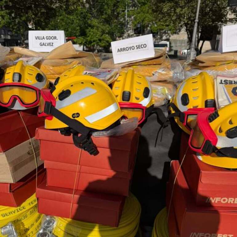 Imagen de Bomberos Voluntarios de Arroyo Seco recibieron nuevo equipamiento para incendios forestales