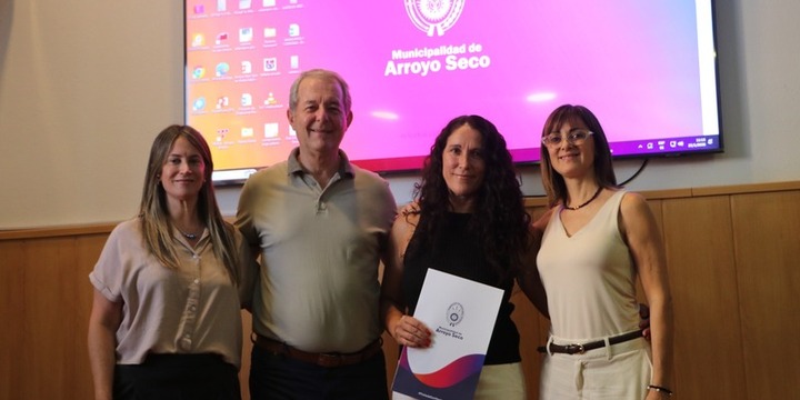 La Dra. Celina Ascierto junto al intendente Daniel Tonelli.