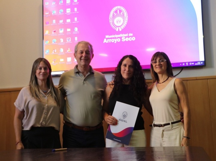 La Dra. Celina Ascierto junto al intendente Daniel Tonelli.