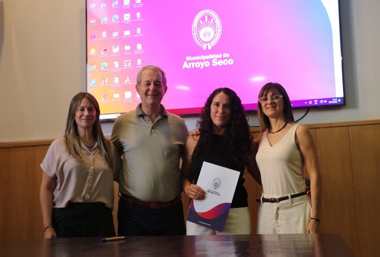 La Dra. Celina Ascierto junto al intendente Daniel Tonelli.