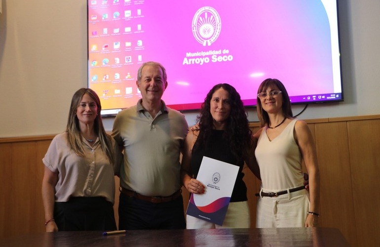 La Dra. Celina Ascierto junto al intendente Daniel Tonelli.