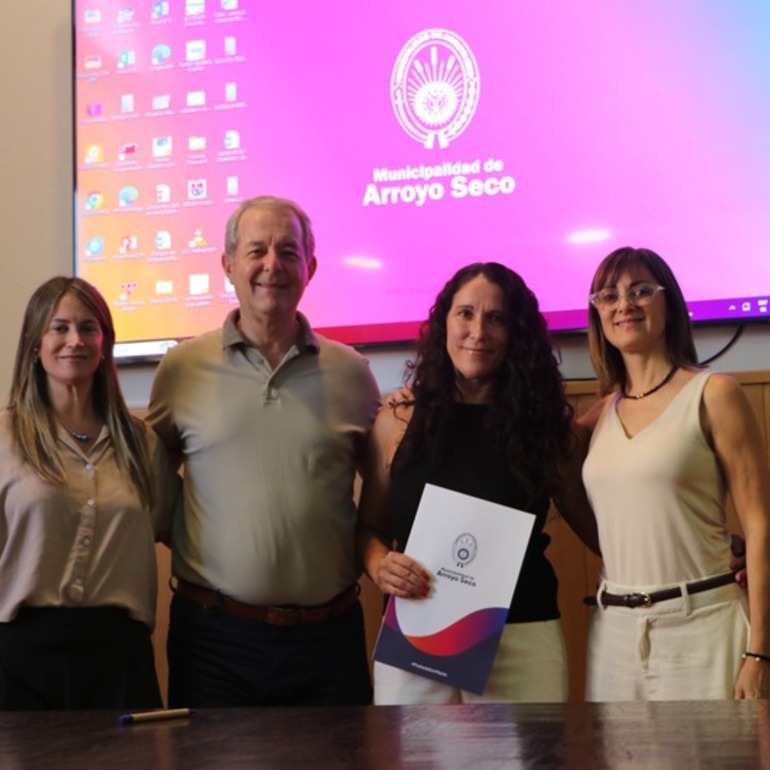 La Dra. Celina Ascierto junto al intendente Daniel Tonelli.