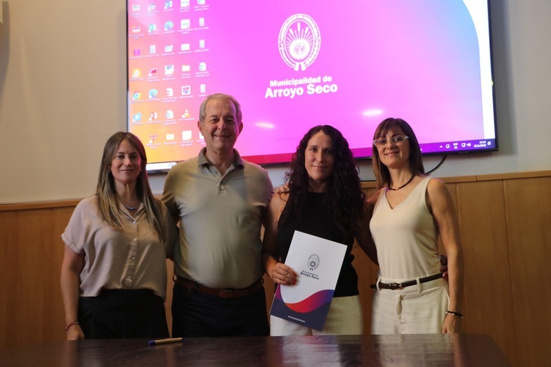 La Dra. Celina Ascierto junto al intendente Daniel Tonelli.