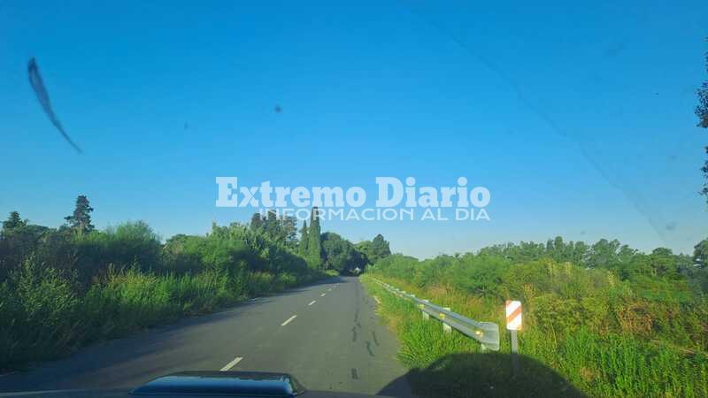 Imagen de Calle Garay hacia el r&iacute;o: Entre yuyales y abandono