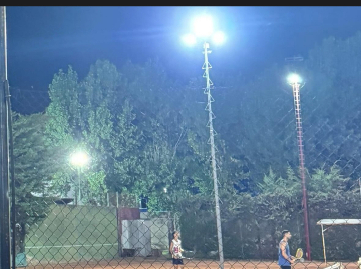 Imagen de Talleres tiene nueva iluminaci&oacute;n en sus canchas de Tenis