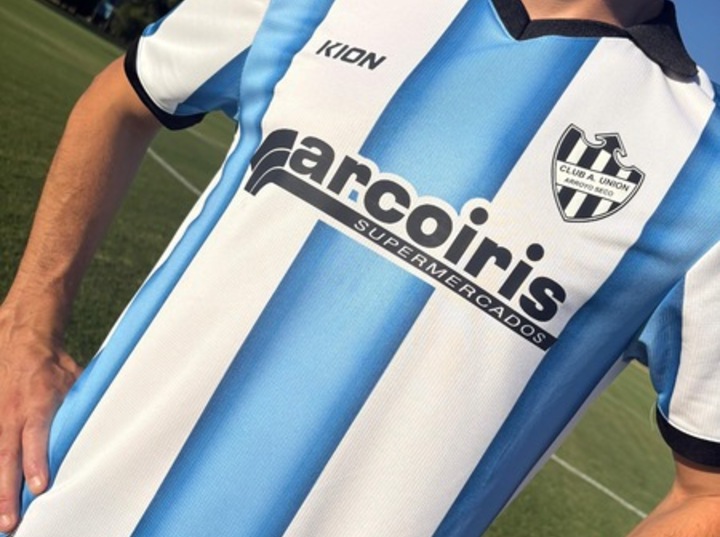Imagen de F&uacute;tbol: Uni&oacute;n usar&aacute; su nueva camiseta 'celeste y blanca' en competencias hasta el 25 de Mayo de este a&ntilde;o