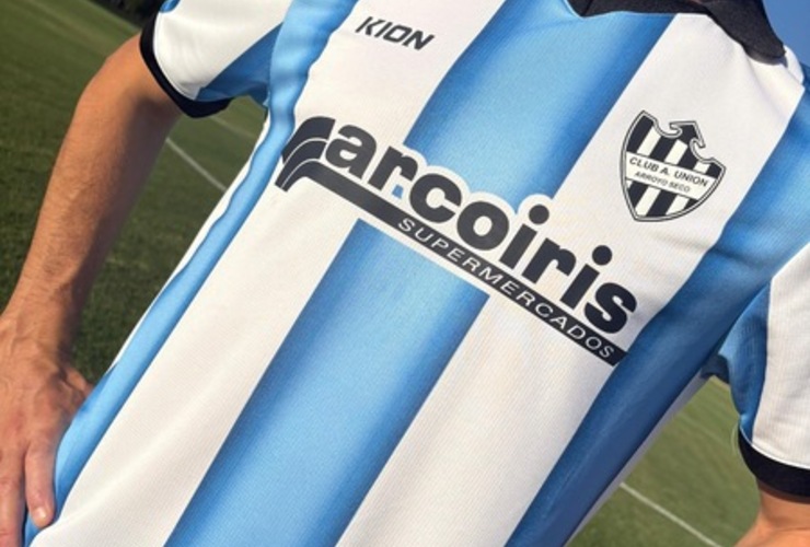 Imagen de F&uacute;tbol: Uni&oacute;n usar&aacute; su nueva camiseta 'celeste y blanca' en competencias hasta el 25 de Mayo de este a&ntilde;o