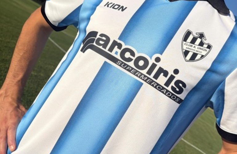 Imagen de F&uacute;tbol: Uni&oacute;n usar&aacute; su nueva camiseta 'celeste y blanca' en competencias hasta el 25 de Mayo de este a&ntilde;o