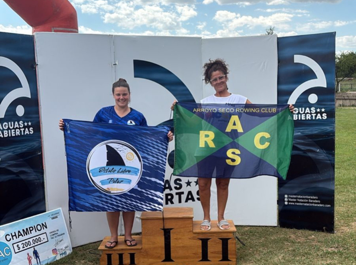 Imagen de Mariela Romagnoli del Rowing Club, obtuvo podios y medallas nadando en Aguas Abiertas en Entre R&iacute;os