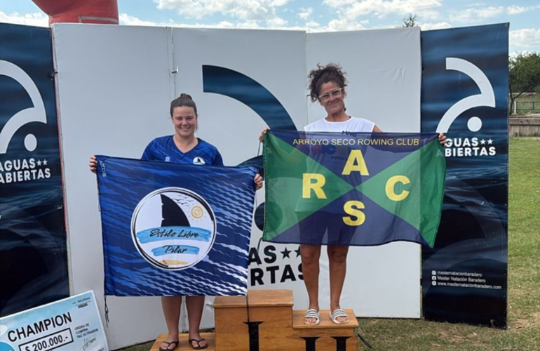 Imagen de Mariela Romagnoli del Rowing Club, obtuvo podios y medallas nadando en Aguas Abiertas en Entre R&iacute;os
