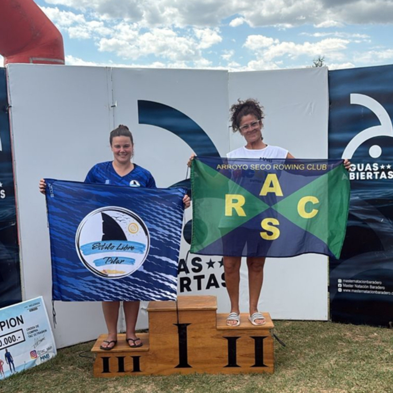 Imagen de Mariela Romagnoli del Rowing Club, obtuvo podios y medallas nadando en Aguas Abiertas en Entre R&iacute;os