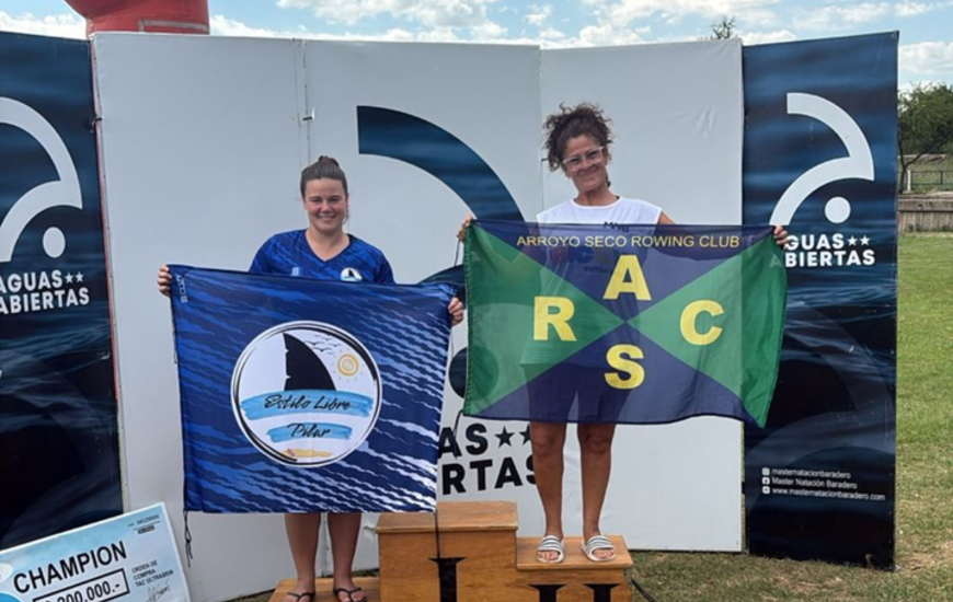 Imagen de Mariela Romagnoli del Rowing Club, obtuvo podios y medallas nadando en Aguas Abiertas en Entre R&iacute;os