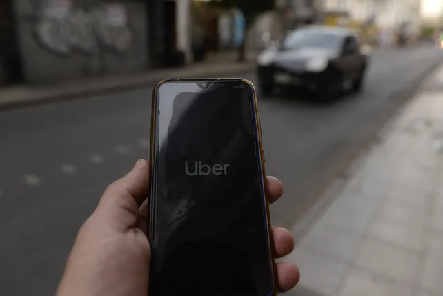 Imagen de Tensi&oacute;n en el transporte: Conductores de Uber en Rosario anuncian un "apag&oacute;n" y denuncian tarifas "pauperizadas"