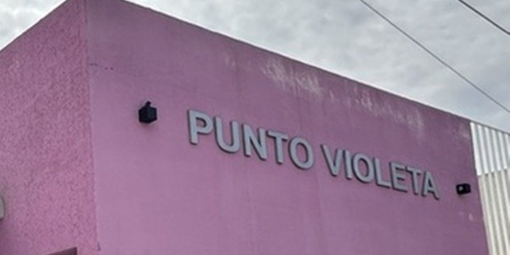 El Punto Violeta funciona en la esquina de Cardozo y Gálvez. El Punto Violeta funciona en la esquina de Cardozo y Gálvez.
