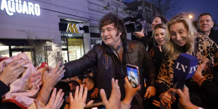 Imagen de El "Tour de la Gratitud": Javier Milei desembarca en Mar del Plata con caminata, festival y teatro Imagen de El "Tour de la Gratitud": Javier Milei desembarca en Mar del Plata con caminata, festival y teatro