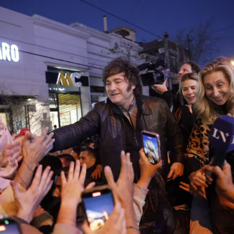 Imagen de El "Tour de la Gratitud": Javier Milei desembarca en Mar del Plata con caminata, festival y teatro